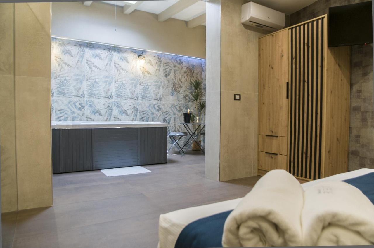 Suite 18 Luxury Apartments Bari Exterior foto