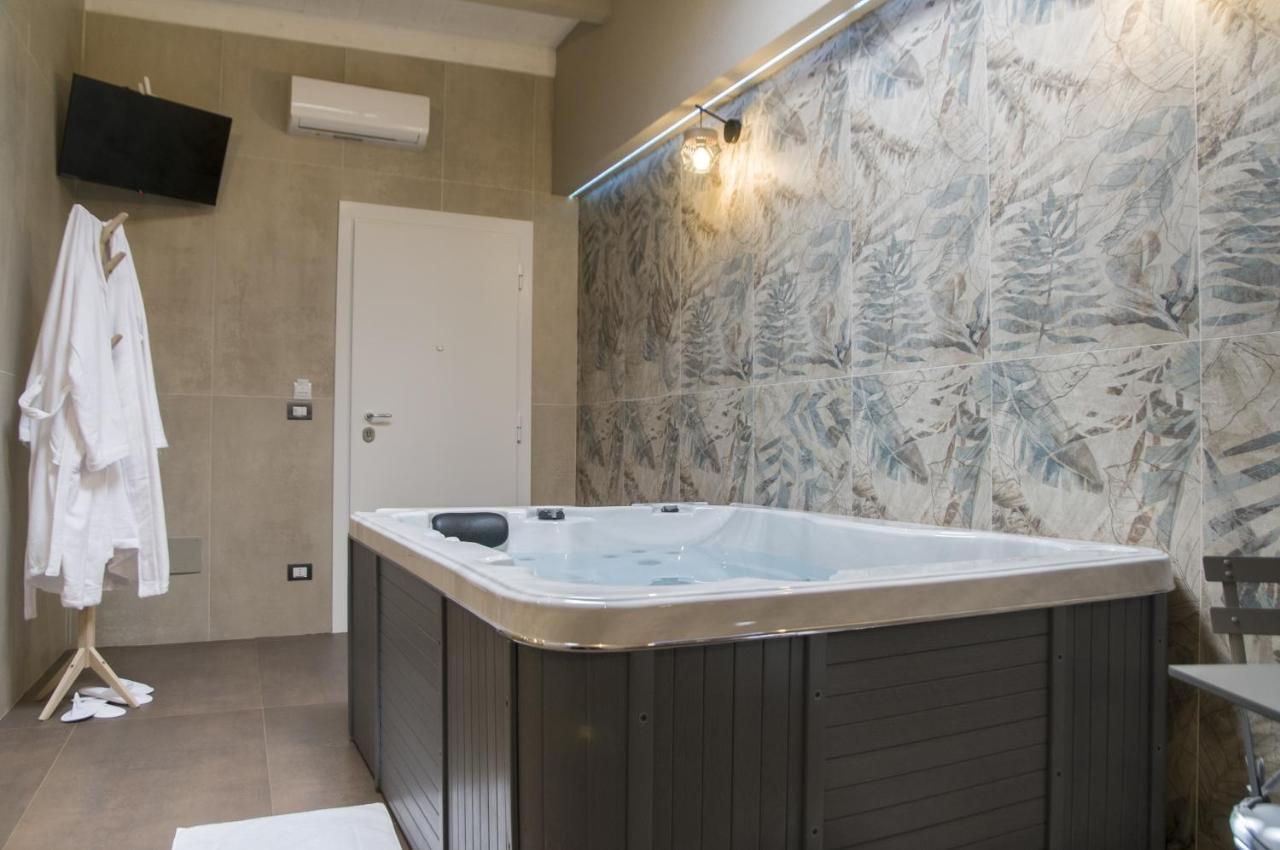 Suite 18 Luxury Apartments Bari Exterior foto